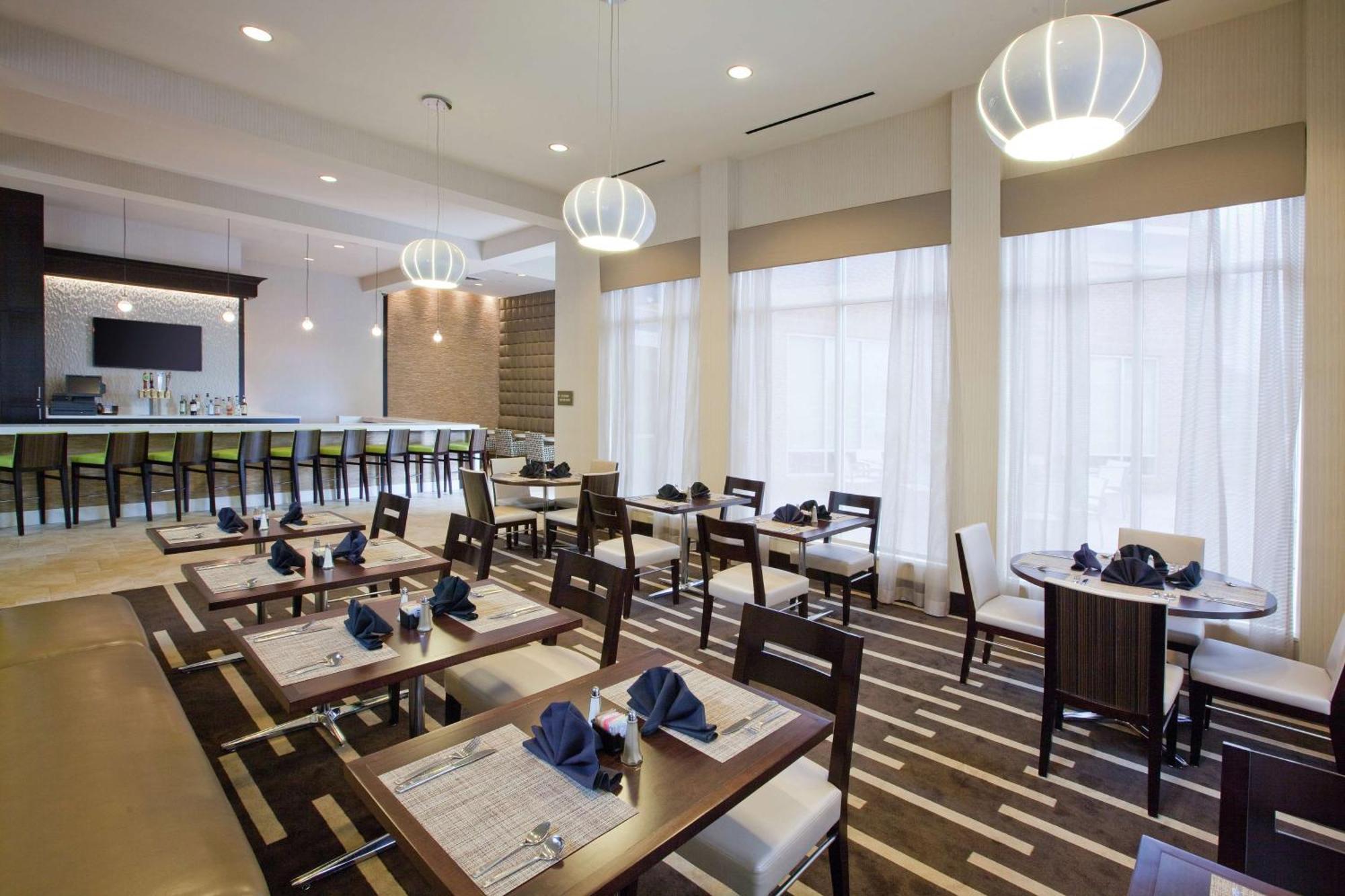 Hilton Garden Inn Raleigh Cary Buitenkant foto