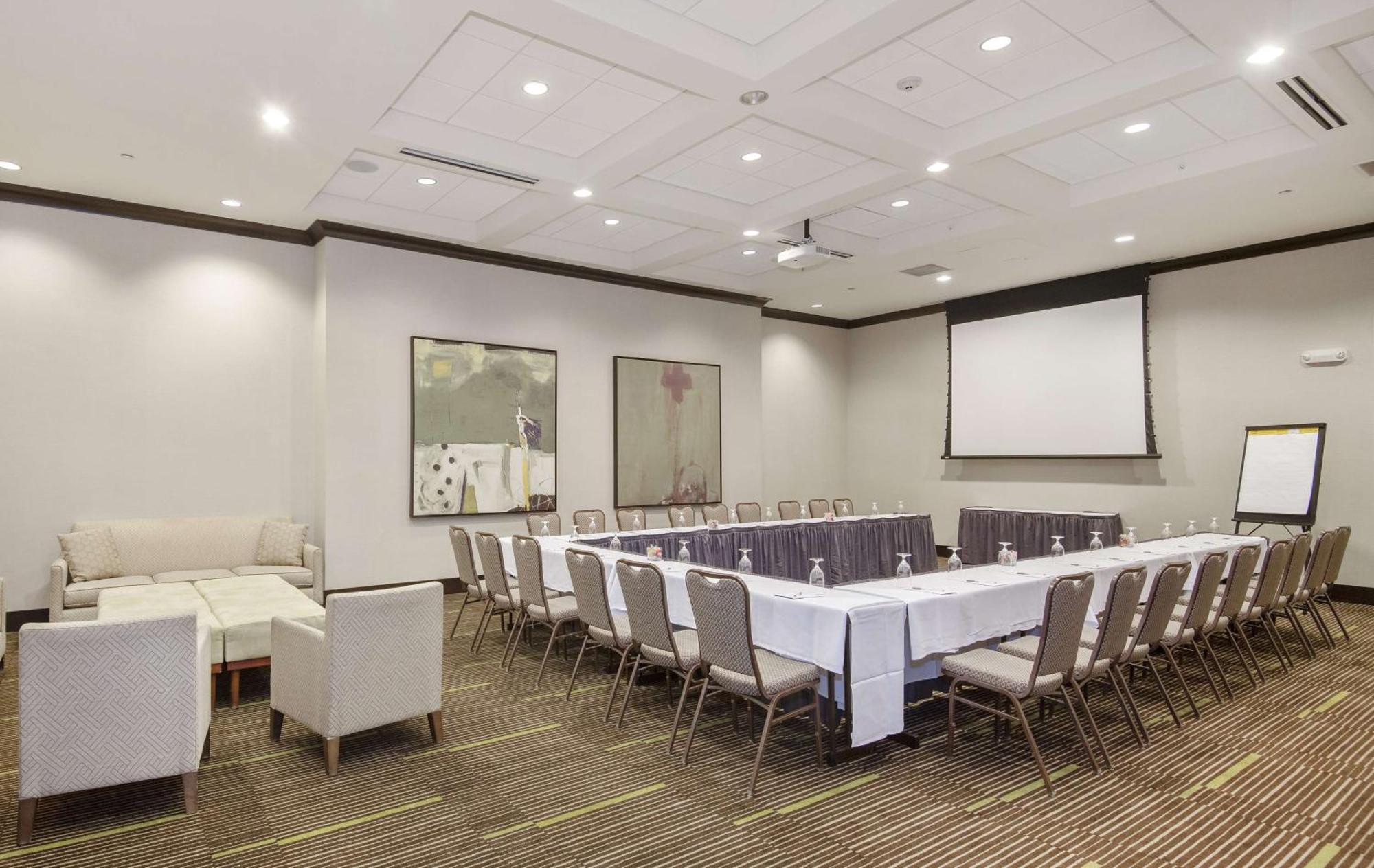 Hilton Garden Inn Raleigh Cary Buitenkant foto