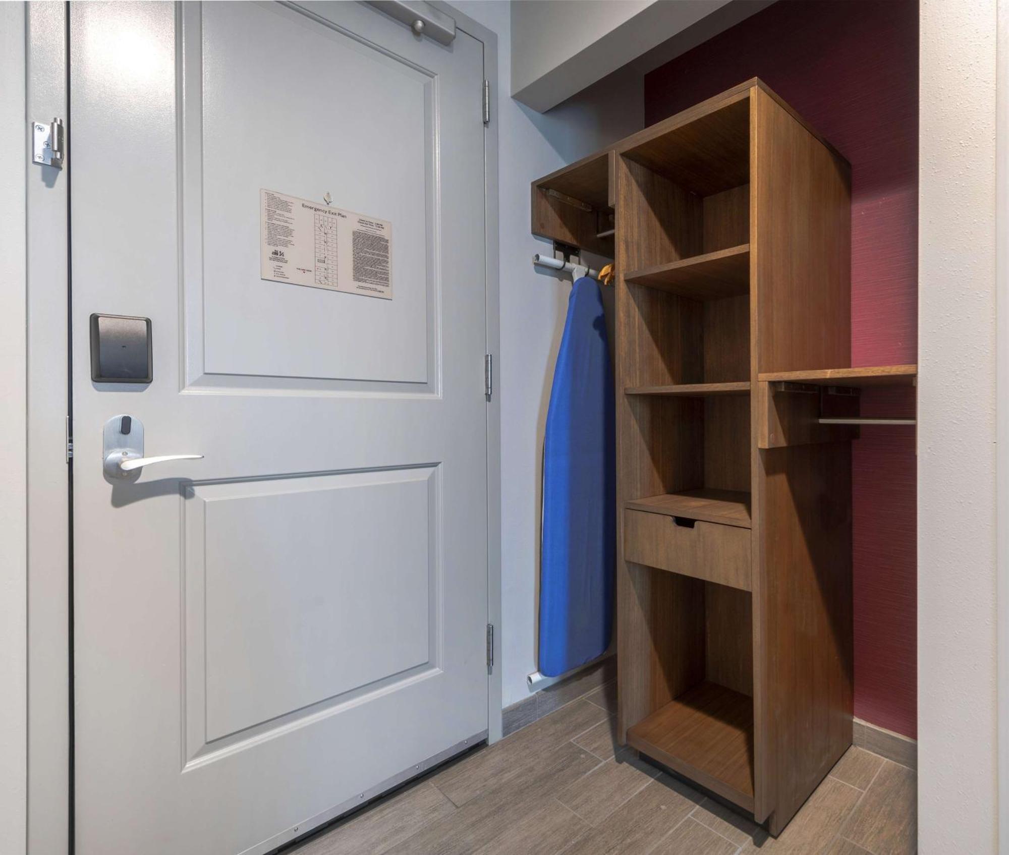 Hilton Garden Inn Raleigh Cary Buitenkant foto