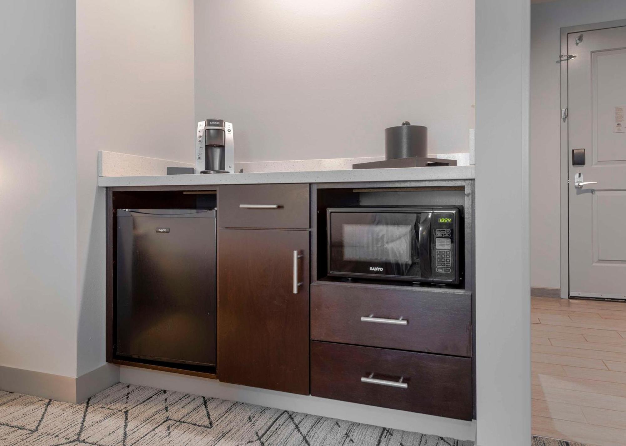 Hilton Garden Inn Raleigh Cary Buitenkant foto