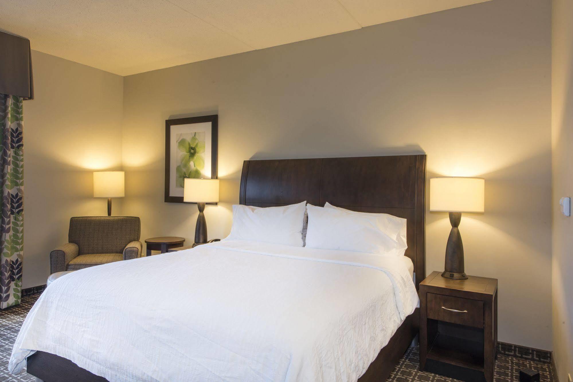 Hilton Garden Inn Raleigh Cary Buitenkant foto